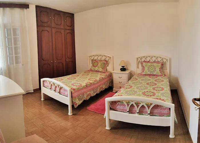 Casa Da Cerca Achada De Gaula
